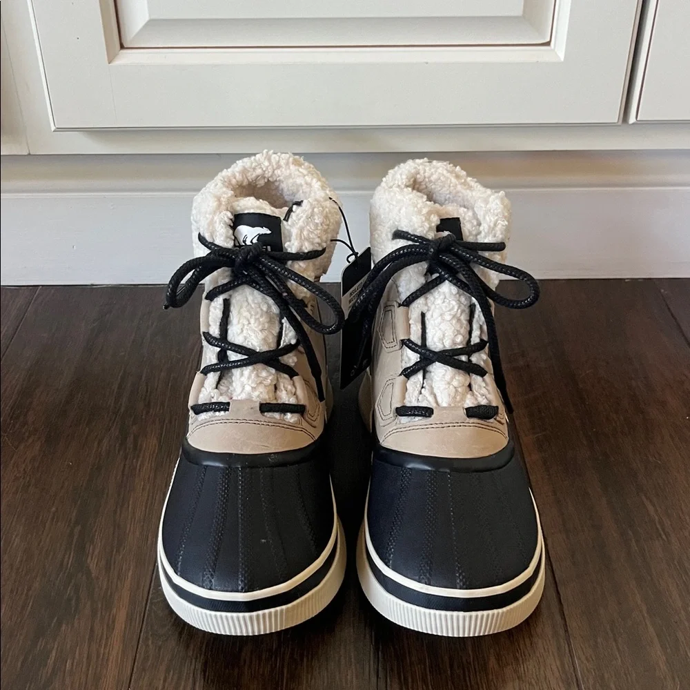 NWT OUT N ABOUT™ IV Chillz Women's Waterproof Boots